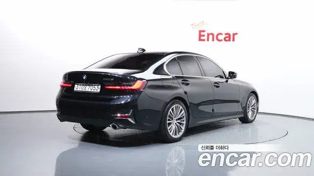 BMW 3 Series 2019 — Photo 9/32