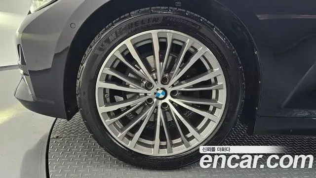 BMW 3 Series 2019 — Photo 16/32