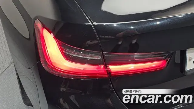 BMW 3 Series 2019 — Photo 20/32