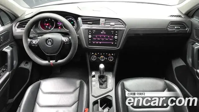Volkswagen Tiguan 2018 — ფოტო 25/31