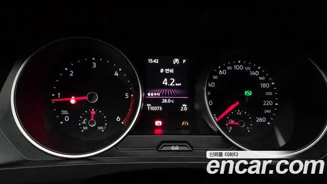 Volkswagen Tiguan 2018 — ფოტო 28/31
