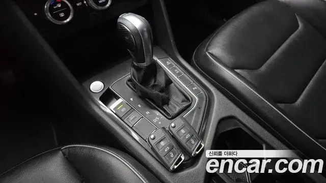Volkswagen Tiguan 2018 — ფოტო 23/31