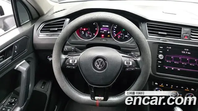 Volkswagen Tiguan 2018 — ფოტო 14/31