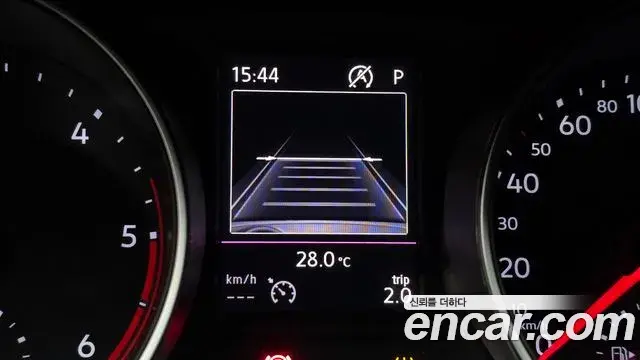 Volkswagen Tiguan 2018 — ფოტო 19/31