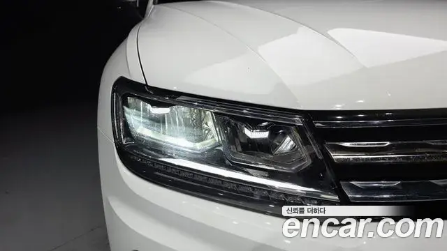 Volkswagen Tiguan 2018 — ფოტო 22/31