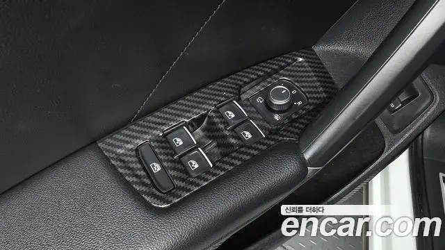 Volkswagen Tiguan 2018 — ფოტო 15/31