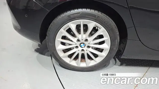 BMW 1 Series 2020 — Şəkil 28/30