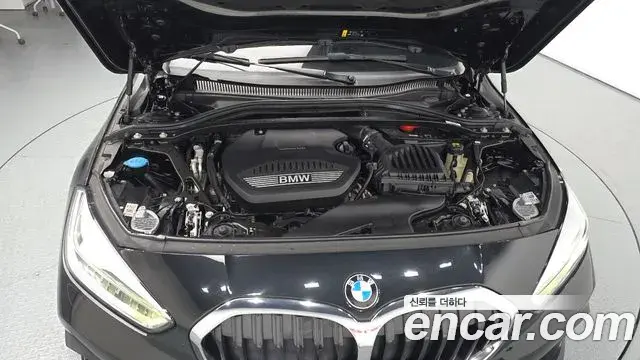 BMW 1 Series 2020 — Şəkil 13/30