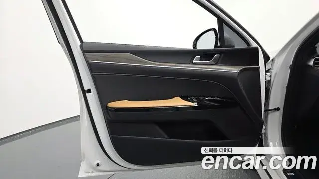Kia K5 2022 — Şəkil 19/35
