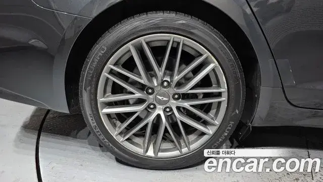 Genesis G70 2018 — Photo 8/38