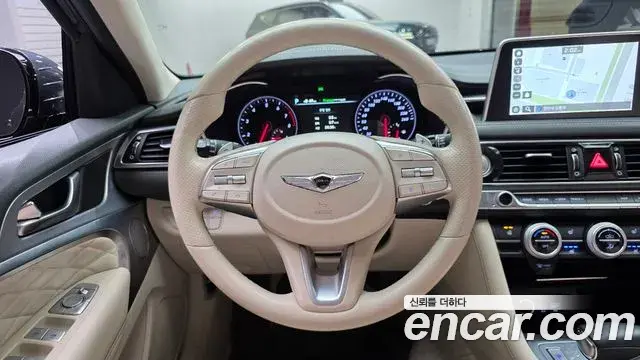 Genesis G70 2018 — Photo 16/38