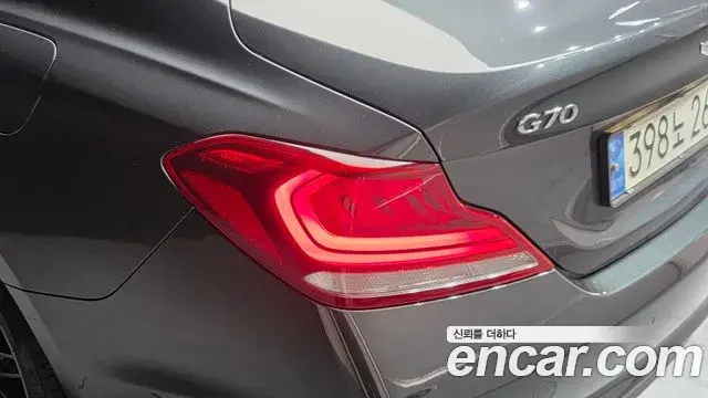 Genesis G70 2018 — Photo 22/38