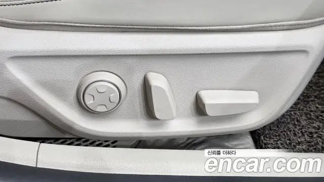Genesis G70 2018 — Photo 12/38