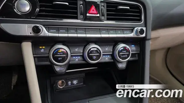 Genesis G70 2018 — Photo 25/38