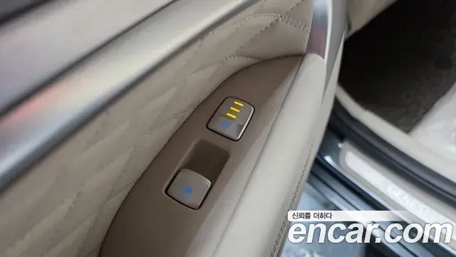 Genesis G70 2018 — Photo 19/38