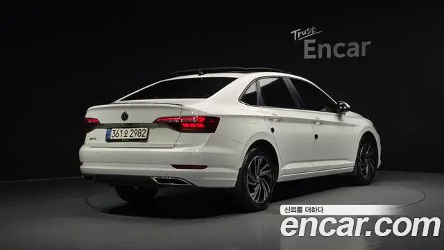 Volkswagen Jetta 2021 — Фото 1/20