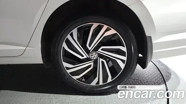 Volkswagen Jetta 2021 — Şəkil 22/37