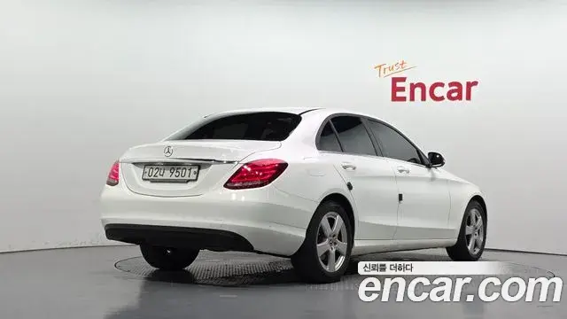 Mercedes-Benz C-Class 2018 — Şəkil 18/20