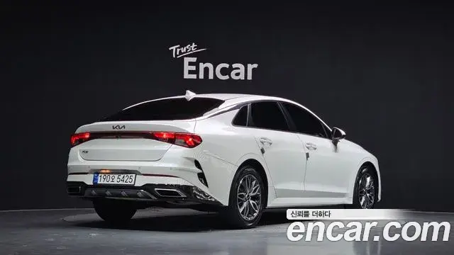 Kia K5 2022 — Şəkil 14/20