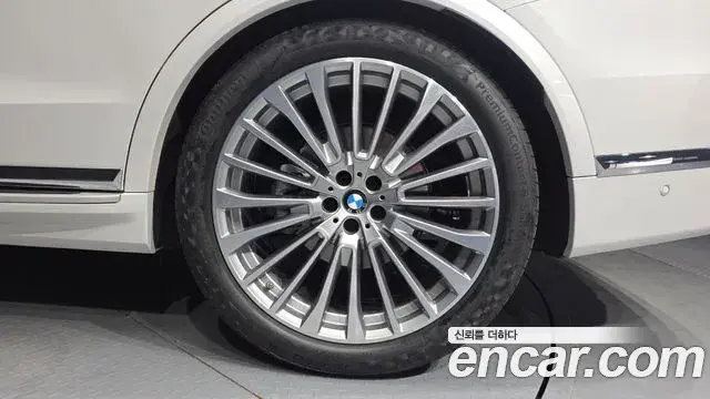 BMW X7 2025 — Photo 2/35