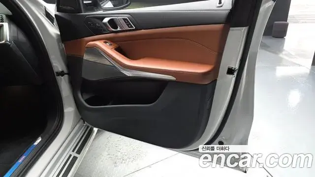BMW X7 2025 — Photo 28/35