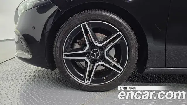Mercedes-Benz A-Class 2021 — Фото 5/20