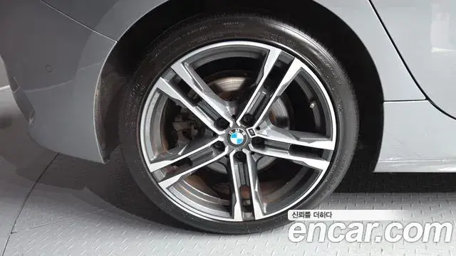 BMW 1 Series 2022 — Photo 28/31