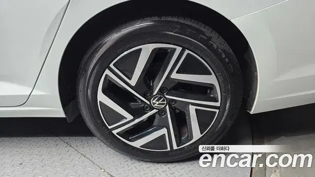 Volkswagen Jetta 2022 — ფოტო 1/30