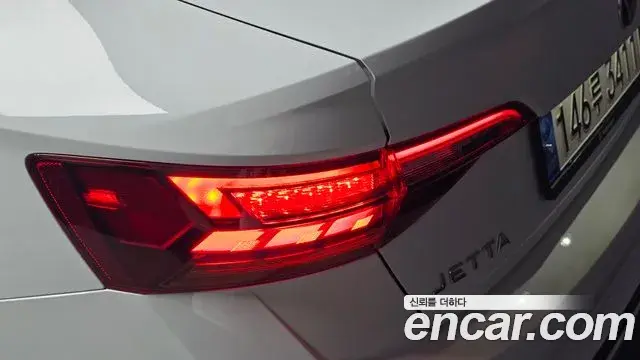 Volkswagen Jetta 2022 — ფოტო 29/30