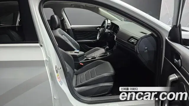 Volkswagen Jetta 2022 — ფოტო 9/30