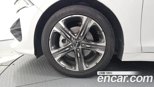 Kia K5 2022 — ფოტო 8/20