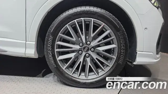 Audi Q3 2022 — Şəkil 17/31