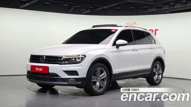 Volkswagen Tiguan 2018 — ფოტო 1/20