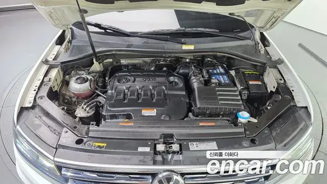 Volkswagen Tiguan 2018 — ფოტო 3/20