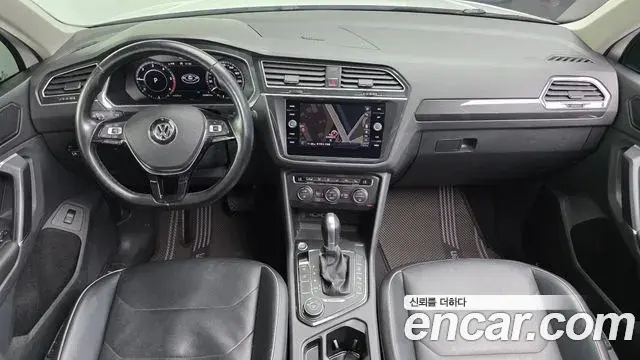 Volkswagen Tiguan 2018 — ფოტო 20/20
