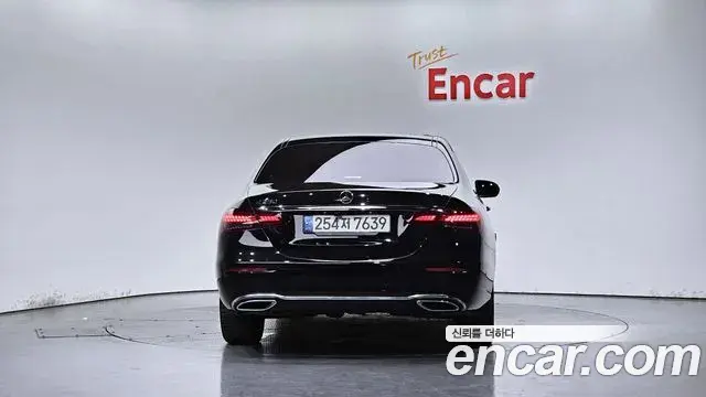 Mercedes-Benz E-Class 2021 — Фото 4/20