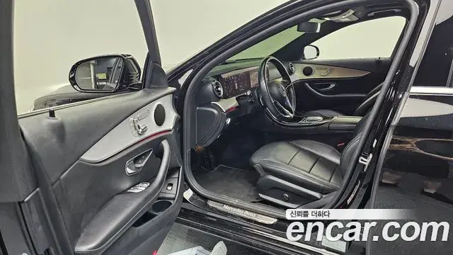 Mercedes-Benz E-Class 2021 — Фото 10/20