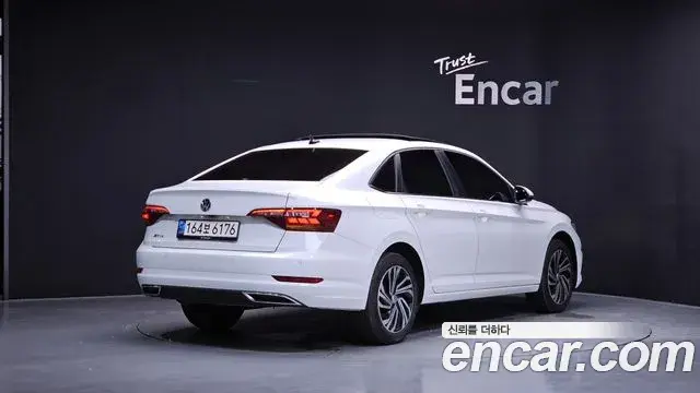 Volkswagen Jetta 2021 — Şəkil 30/32
