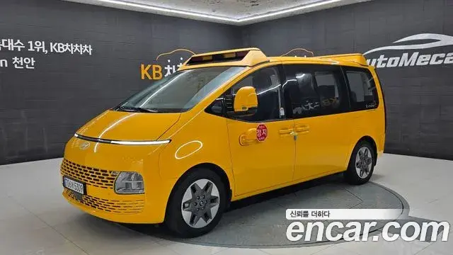 Hyundai Staria 2025 — Photo 8/20