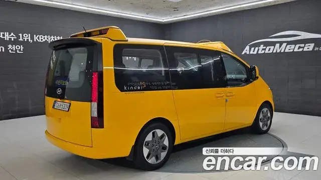 Hyundai Staria 2025 — Photo 7/20