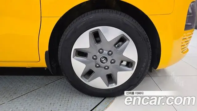 Hyundai Staria 2025 — Photo 17/20