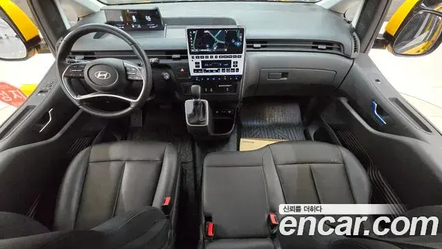 Hyundai Staria 2025 — Photo 2/20