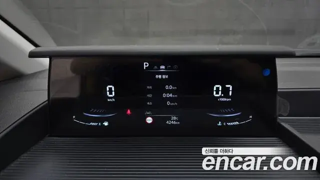 Hyundai Staria 2025 — Photo 6/20