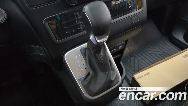 Hyundai Staria 2025 — Photo 19/20