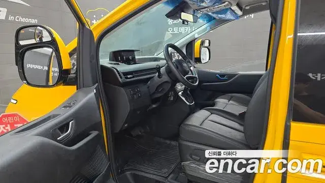 Hyundai Staria 2025 — Photo 3/20