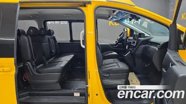 Hyundai Staria 2025 — Photo 15/20