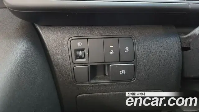 Hyundai Staria 2025 — Photo 10/20