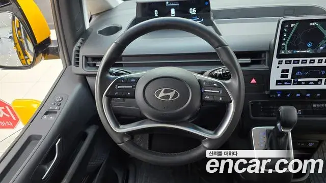 Hyundai Staria 2025 — Photo 4/20