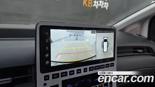 Hyundai Staria 2025 — Photo 16/20