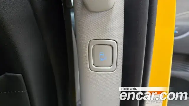 Hyundai Staria 2025 — Photo 12/20